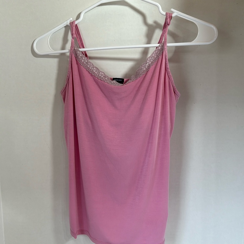 Gap pinky purple lace trimmed camisole but in bra adjustable straps size medium